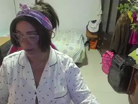 Mrs mommy  online show from 02.24.25