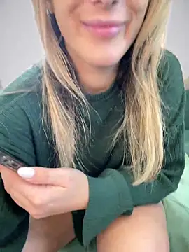 Snapshot of HotXMom chatting on 01.08.25 HotXMom online show from 01.08.25