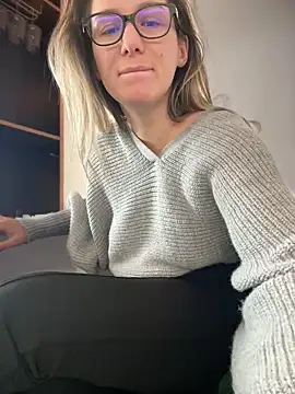 Snapshot of HotXMom chatting on 01.13.25 HotXMom online show from 01.13.25