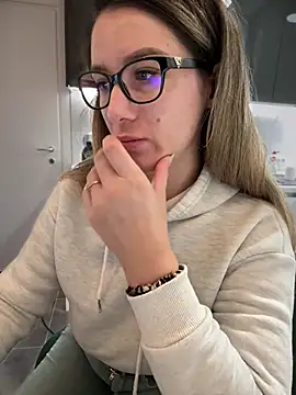 Snapshot of HotXMom chatting on 01.24.25 HotXMom online show from 01.24.25