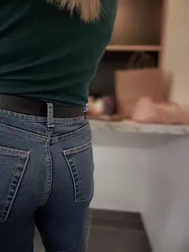 Snapshot of HotXMom chatting on 01.31.25 HotXMom online show from 01.31.25