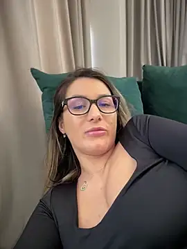 Snapshot of HotXMom chatting on 02.18.25 HotXMom online show from 02.18.25