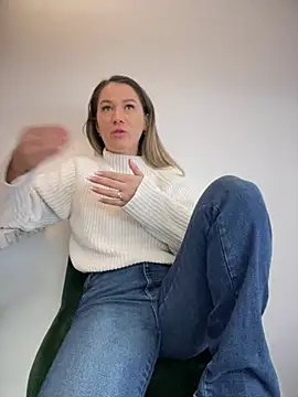 Snapshot of HotXMom chatting on 02.20.25 HotXMom online show from 02.20.25