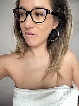 Snapshot of HotXMom chatting on 03.01.25 HotXMom online show from 03.01.25