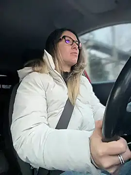 Snapshot of HotXMom chatting on 03.04.25 HotXMom online show from 03.04.25