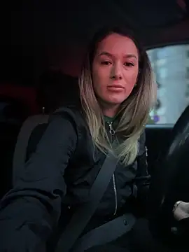 Snapshot of HotXMom chatting on 03.13.25 HotXMom online show from 03.13.25