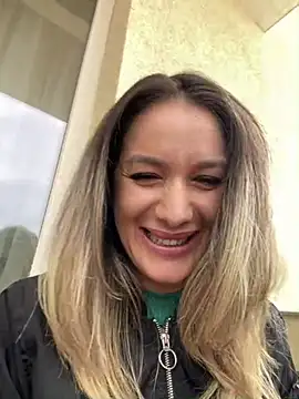 Snapshot of HotXMom chatting on 03.13.25 HotXMom online show from 03.13.25