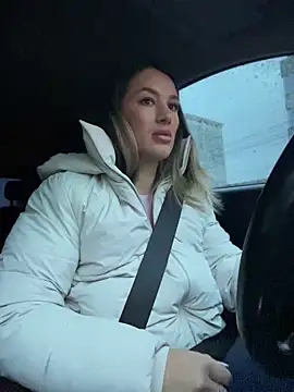 Snapshot of HotXMom chatting on 03.17.25 HotXMom online show from 03.17.25