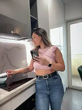 Snapshot of HotXMom chatting on 03.17.25 HotXMom online show from 03.17.25