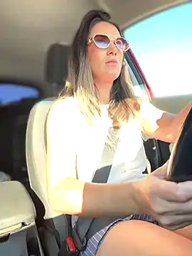 Snapshot of HotXMom chatting on 09.21.25 HotXMom online show from 09.21.25