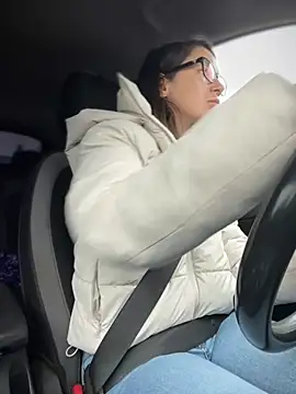 Snapshot of HotXMom chatting on 10.10.25 HotXMom online show from 10.10.25