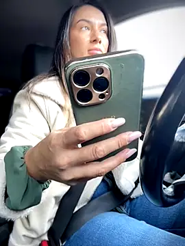 Snapshot of HotXMom chatting on 10.12.25 HotXMom online show from 10.12.25