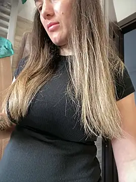 HotXMom online show from 04.23.26