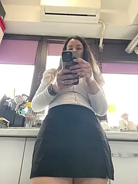 HotXMom online show from 04.30.26