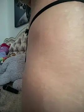 HotXMom online show from 07.02.26