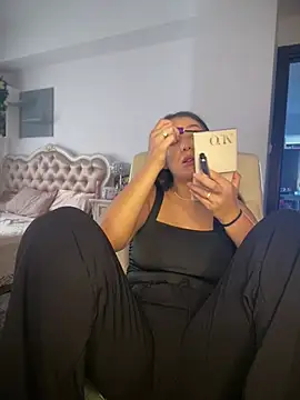 HotXMom online show from 08.03.26
