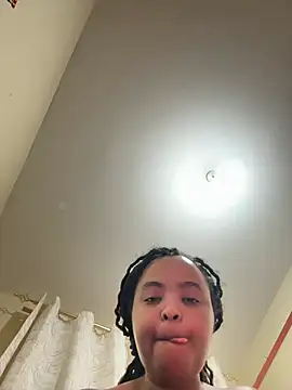 Snapshot of Linahlove chatting on 07.23.26 Linahlove online show from 07.23.26