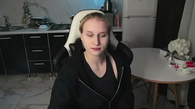 Snapshot of MertyXX chatting on 04.09.26 MertyXX online show from 04.09.26