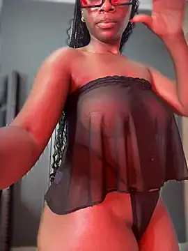 Snapshot of Candy-Heart chatting on 12.31.24 Candy-Heart online show from 12.31.24