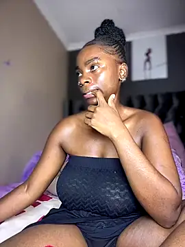 Snapshot of Candy-Heart chatting on 12.21.25 Candy-Heart online show from 12.21.25