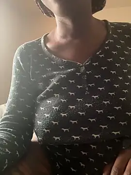 Snapshot of SweetChocolate555 chatting on 12.19.24 SweetChocolate555 online show from 12.19.24