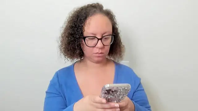 Snapshot of Paisleehaze chatting on 10.03.25 Paisleehaze online show from 10.03.25