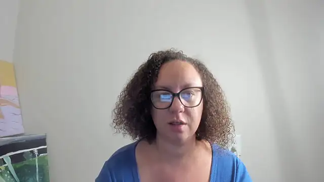 Snapshot of Paisleehaze chatting on 10.12.25 Paisleehaze online show from 10.12.25