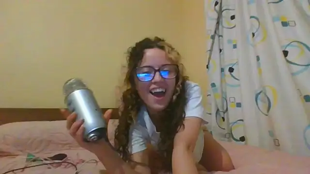 Snapshot of frikigyal chatting on 02.11.25 frikigyal online show from 02.11.25