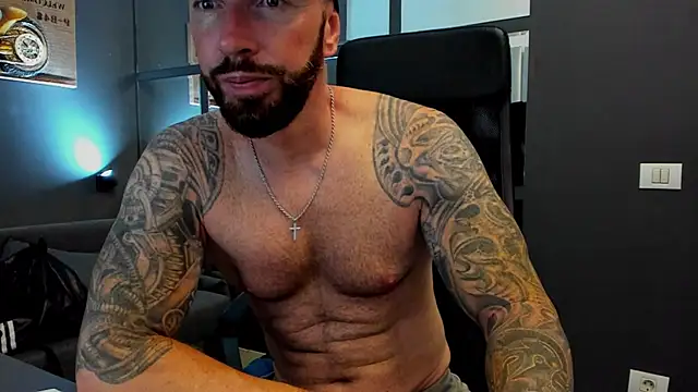 Snapshot of AronGrant chatting on 07.17.26 AronGrant online show from 07.17.26
