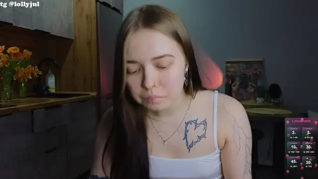 Snapshot of doll_lol_ chatting on 03.13.25 doll lol online show from 03.13.25