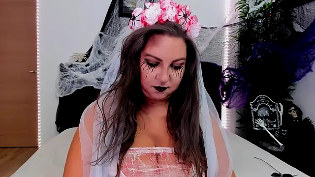 Snapshot of KlaraHope chatting on 10.30.25 KlaraHope online show from 10.30.25