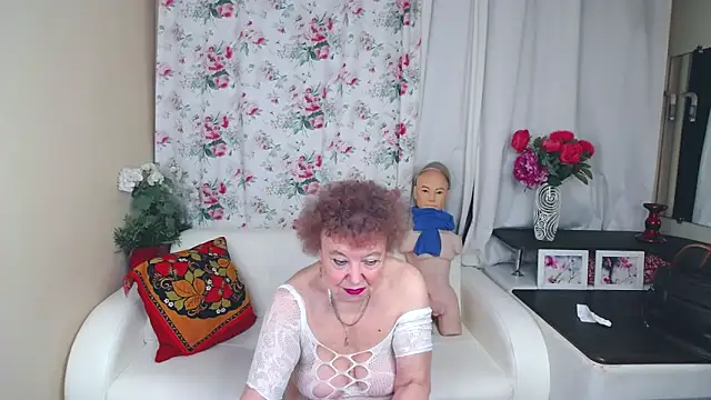 Snapshot of YourHotGranny chatting on 05.14.26 YourHotGranny online show from 05.14.26