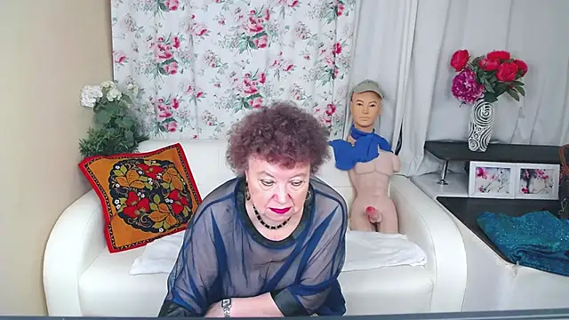 Snapshot of YourHotGranny chatting on 05.27.26 YourHotGranny online show from 05.27.26