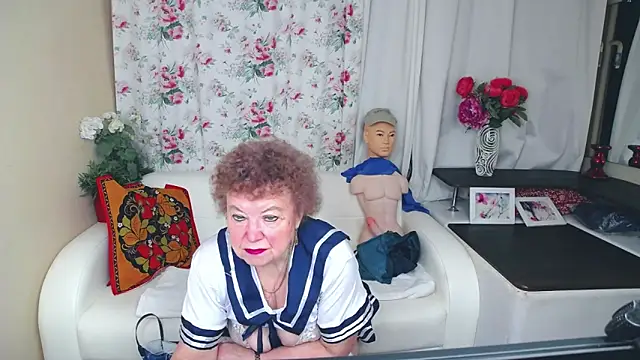 Snapshot of YourHotGranny chatting on 06.02.26 YourHotGranny online show from 06.02.26