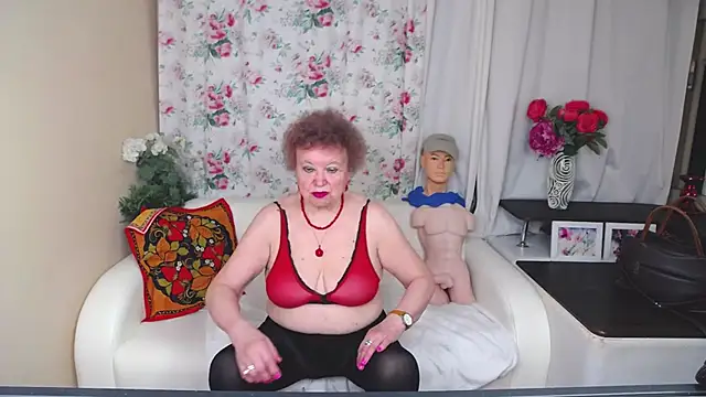 Snapshot of YourHotGranny chatting on 06.04.26 YourHotGranny online show from 06.04.26