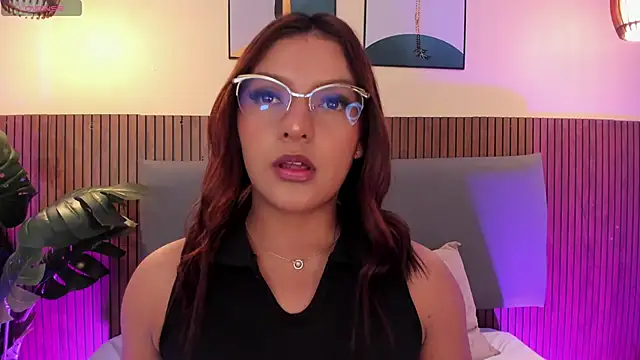 NicolleeEvanss online show from 05.05.26