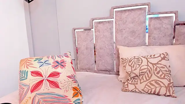 GabyyJones online show from 02.28.25