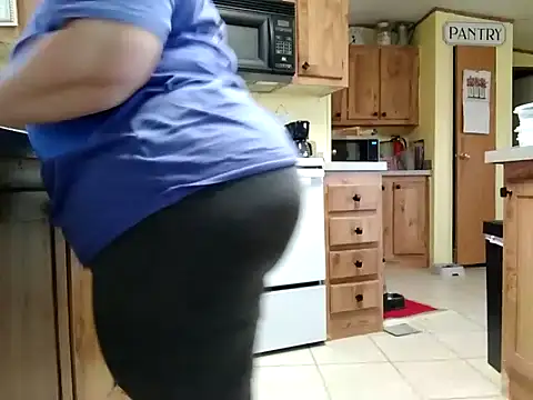 Snapshot of missthickness35_Pika chatting on 12.21.24 missthickness35 Pika online show from 12.21.24