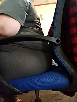 Snapshot of missthickness35_Pika chatting on 01.25.25 missthickness35 Pika online show from 01.25.25