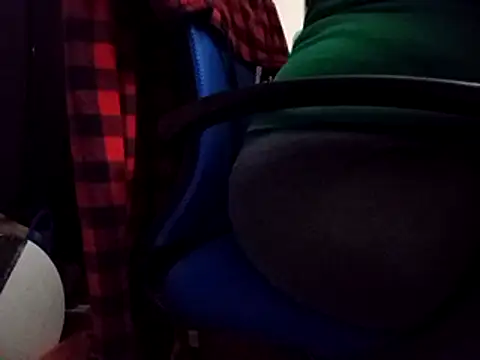 Snapshot of missthickness35_Pika chatting on 01.30.25 missthickness35 Pika online show from 01.30.25