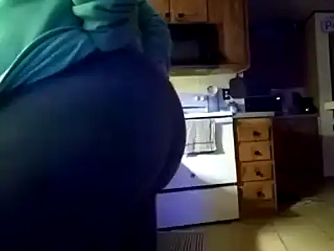 Snapshot of missthickness35_Pika chatting on 02.20.25 missthickness35 Pika online show from 02.20.25