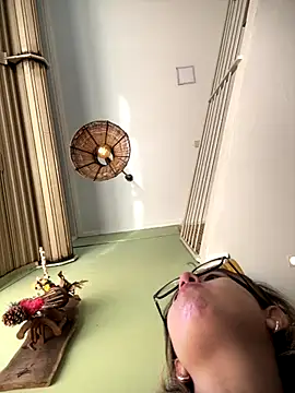 amooraaamoon online show from 10.17.25