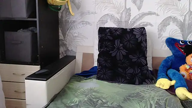 CamDiva113 online show from 03.17.25