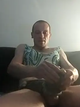 Snapshot of Kamien32 chatting on 11.08.25 Kamien32 online show from 11.08.25