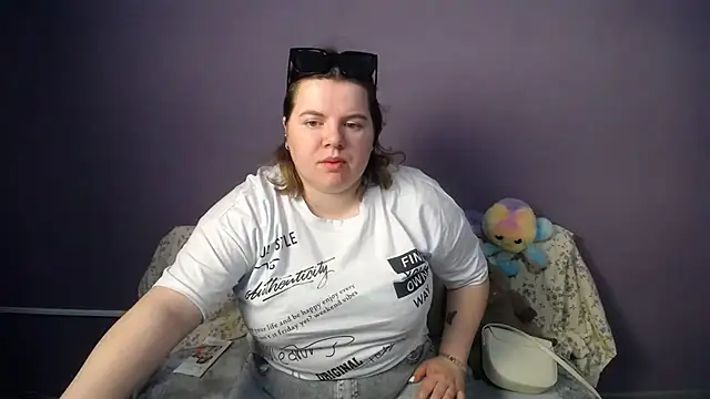 Snapshot of so_shy chatting on 05.25.26 so shy online show from 05.25.26
