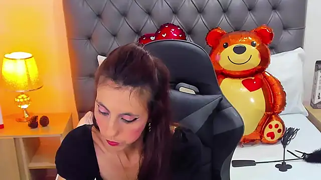 candy summer28 online show from 02.20.25