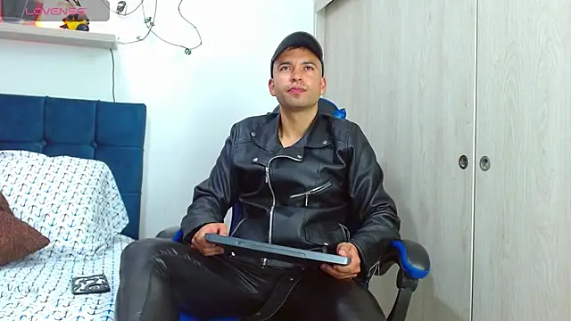 Snapshot of dorian_h_ chatting on 07.18.26 dorian h online show from 07.18.26