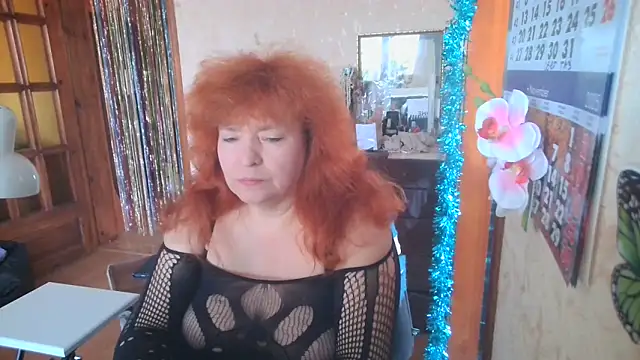 Snapshot of LadaXMay chatting on 10.30.25 LadaXMay online show from 10.30.25