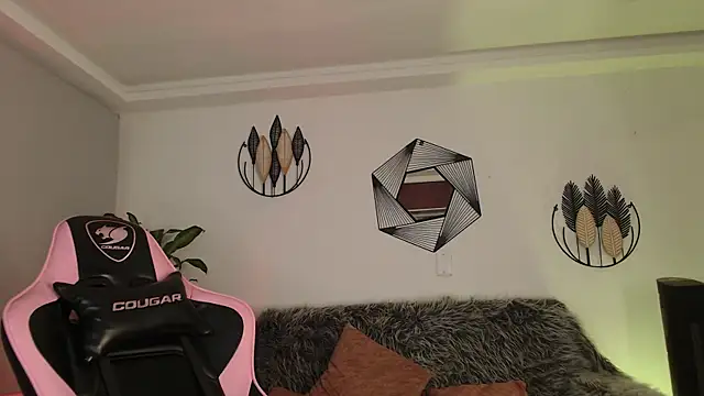 Snapshot of Mayli-x chatting on 03.16.25 Mayli-x online show from 03.16.25