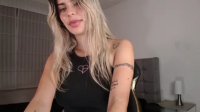 Snapshot of Mayli-x chatting on 03.19.25 Mayli-x online show from 03.19.25